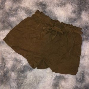 HIGH WAISTED OLIVE SHORTS